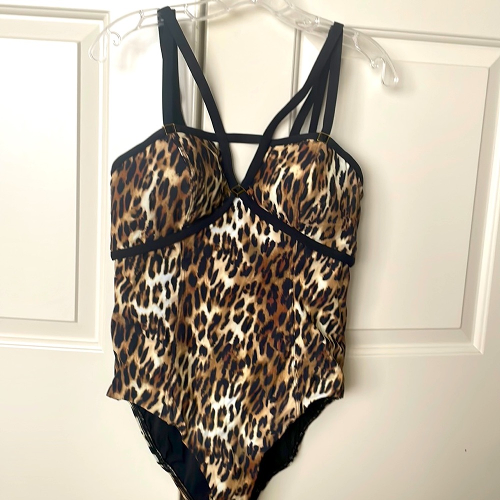 Stunning Miraclesuit by Amoressa worn once! Sz10